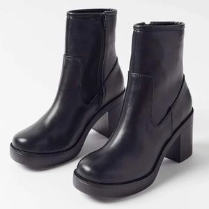 Urban outfitters Gwen platform bootie